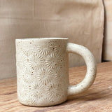 taza de cerámica hecha a mano.