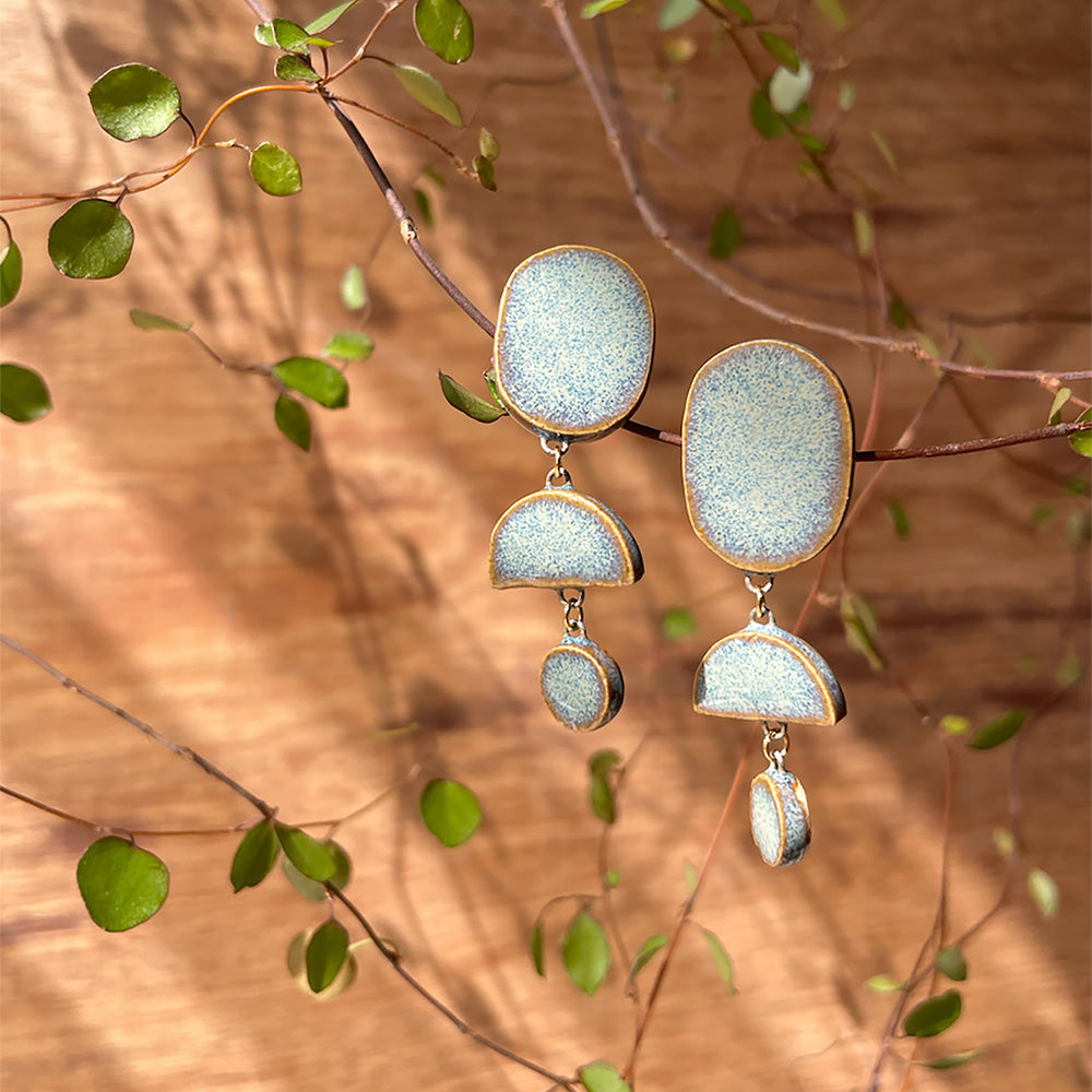 Un par de aretes.