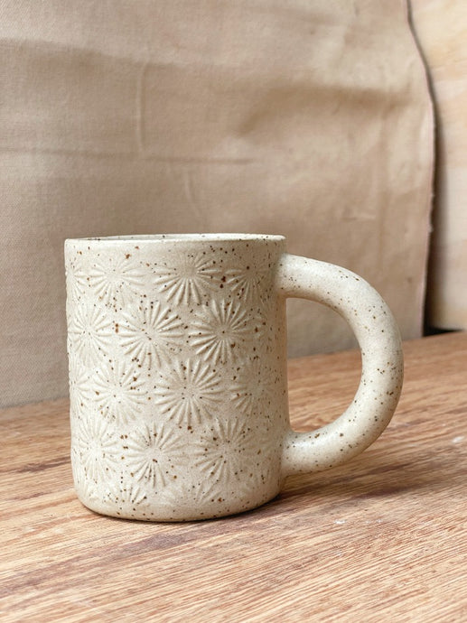 taza de cerámica hecha a mano.
